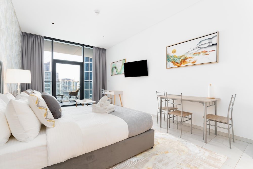 Дубай: GLOBALSTAY. New Marquise Square Building in Business Bay