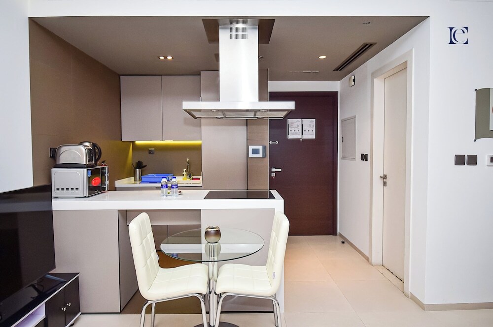 Дубай: AST - Modern studio flat with balcony