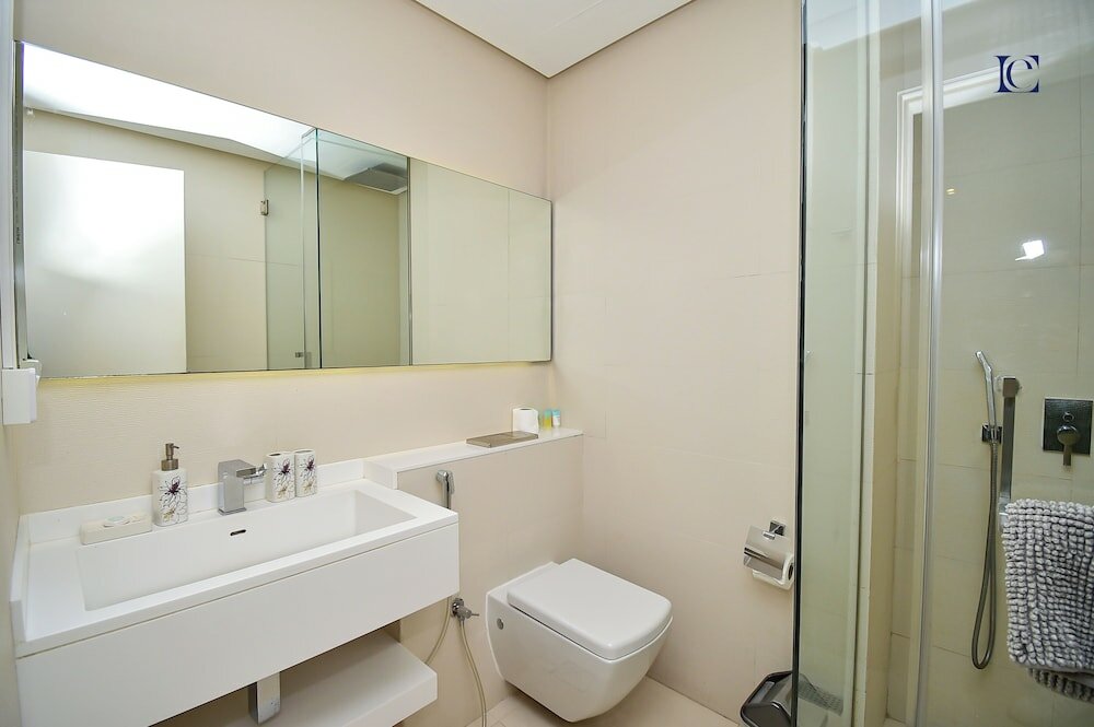 Дубай: AST - Modern studio flat with balcony