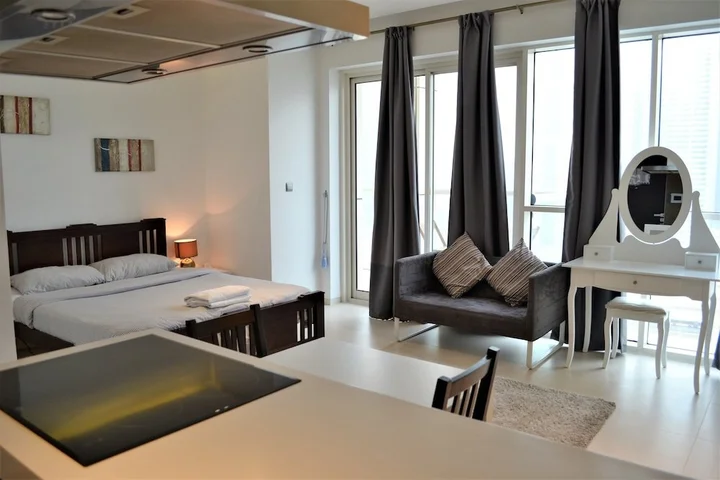 Дубай: AST - Modern studio flat with balcony