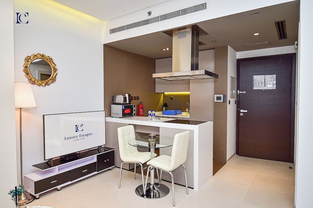 Дубай: AST - Modern studio flat with balcony