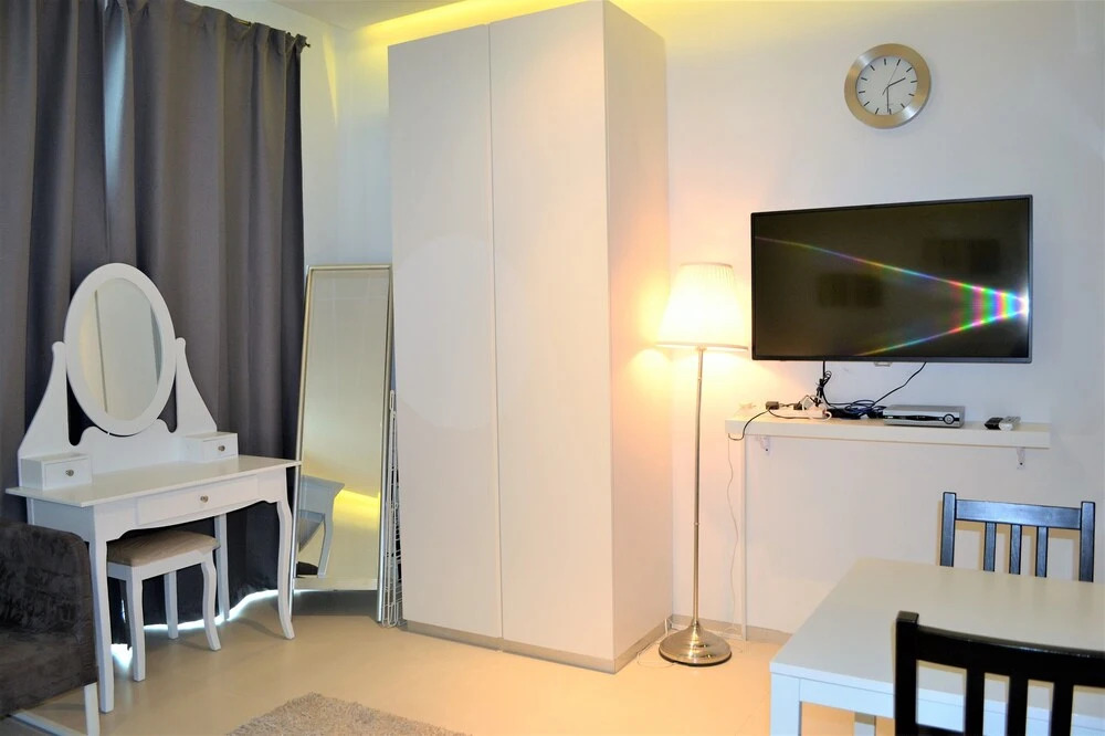 Дубай: AST - Modern studio flat with balcony