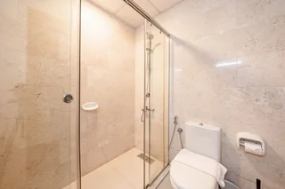 Дубай: Spacious Apartment With Balcony in Business Bay