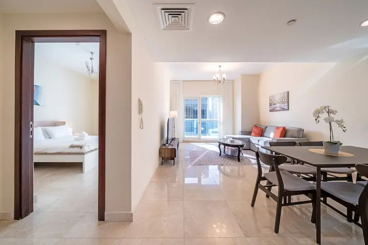 Дубай: Spacious Apartment With Balcony in Business Bay