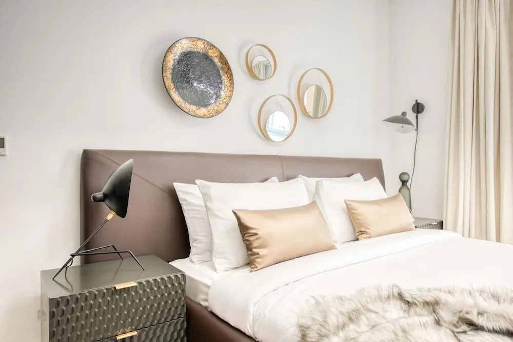 Дубай: Radiant Urban Retreat With Iconic Burj Khalifa Vws