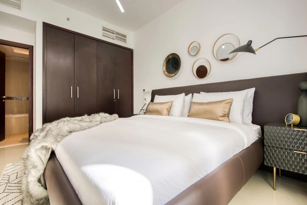 Дубай: Radiant Urban Retreat With Iconic Burj Khalifa Vws
