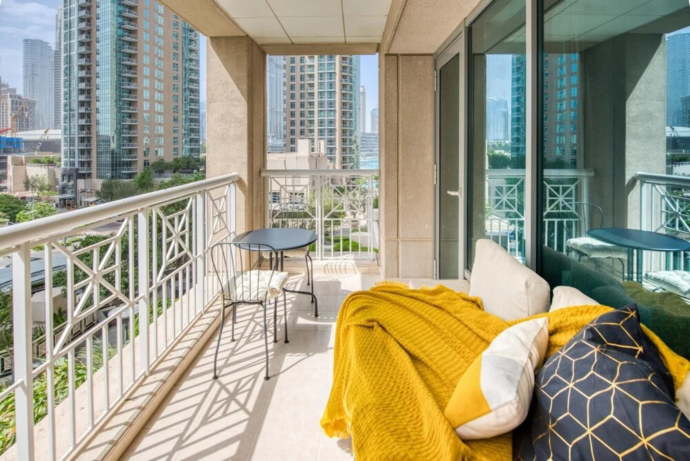 Дубай: Radiant Urban Retreat With Iconic Burj Khalifa Vws