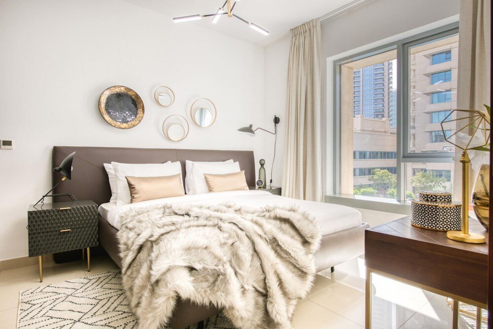 Дубай: Radiant Urban Retreat With Iconic Burj Khalifa Vws