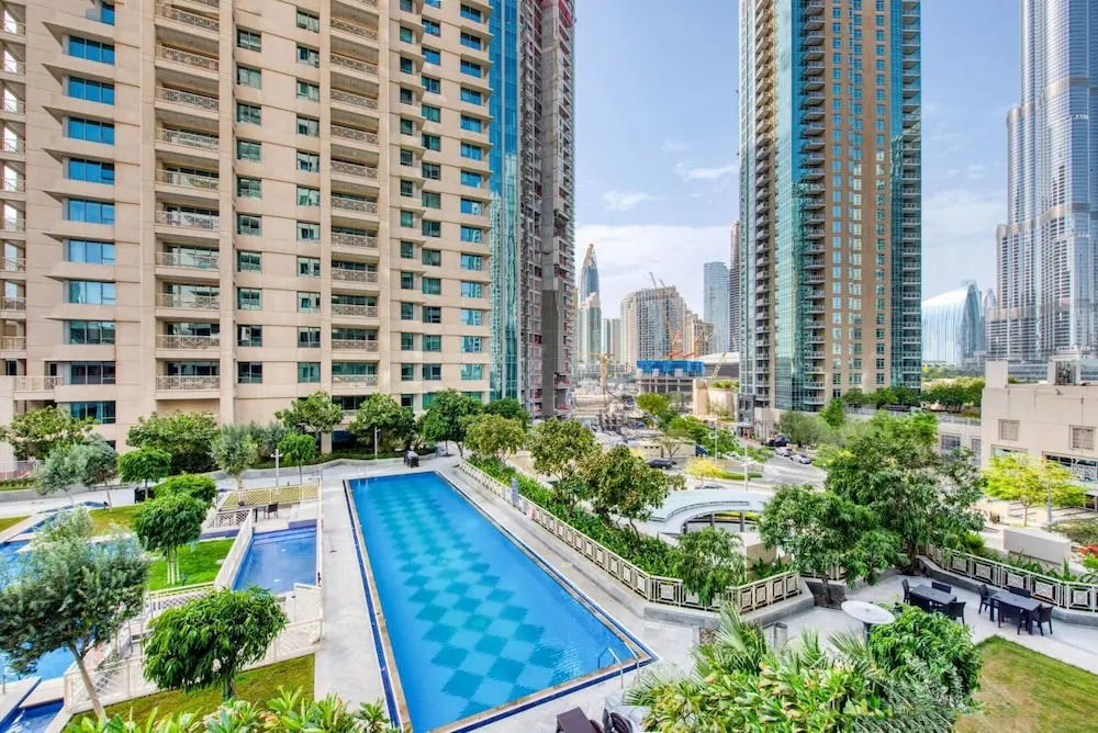 Дубай: Radiant Urban Retreat With Iconic Burj Khalifa Vws