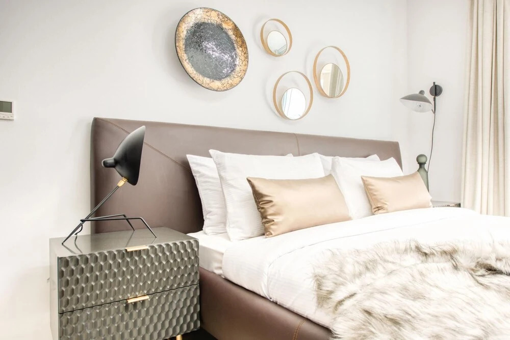 Дубай: Radiant Urban Retreat With Iconic Burj Khalifa Vws
