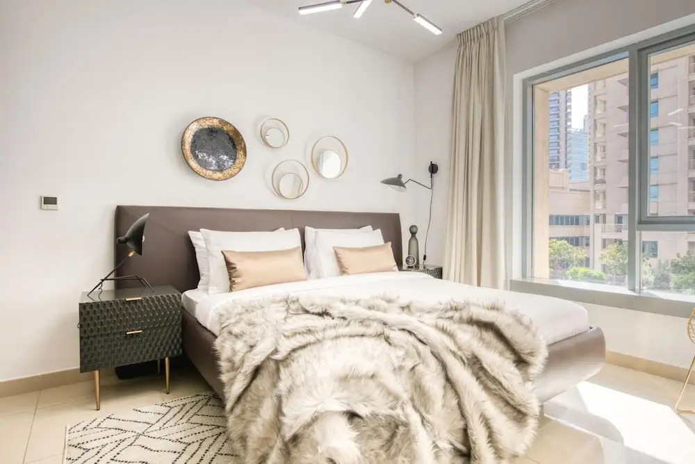 Дубай: Radiant Urban Retreat With Iconic Burj Khalifa Vws
