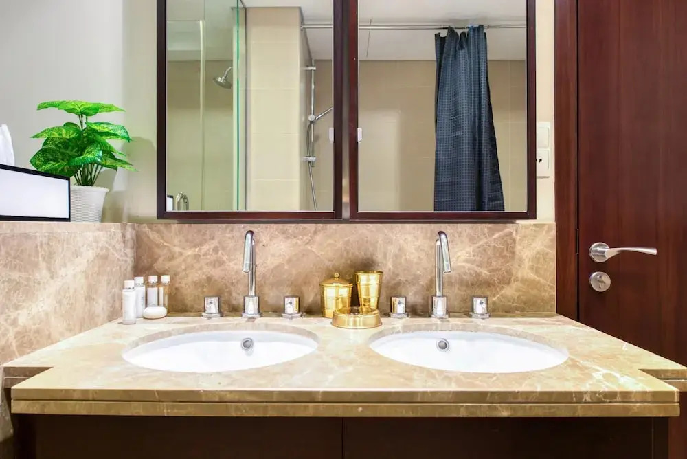 Дубай: Radiant Urban Retreat With Iconic Burj Khalifa Vws