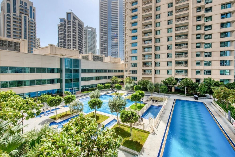 Дубай: Radiant Urban Retreat With Iconic Burj Khalifa Vws