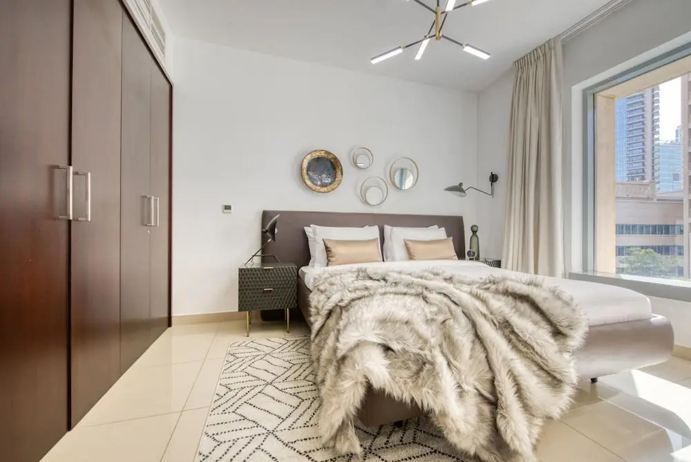 Дубай: Radiant Urban Retreat With Iconic Burj Khalifa Vws