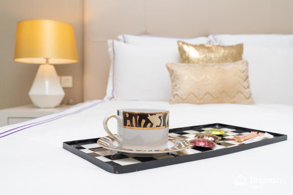 Дубай: Dream Inn Apartments - Cour Jardin