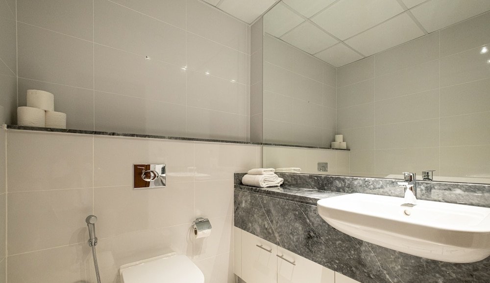 Дубай: LUX The Elegant Residence Amna Tower