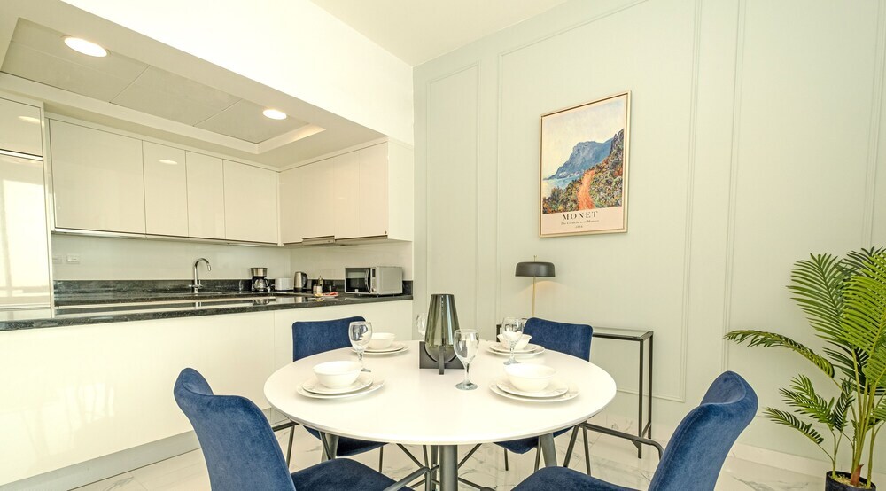 Дубай: LUX The Elegant Residence Amna Tower