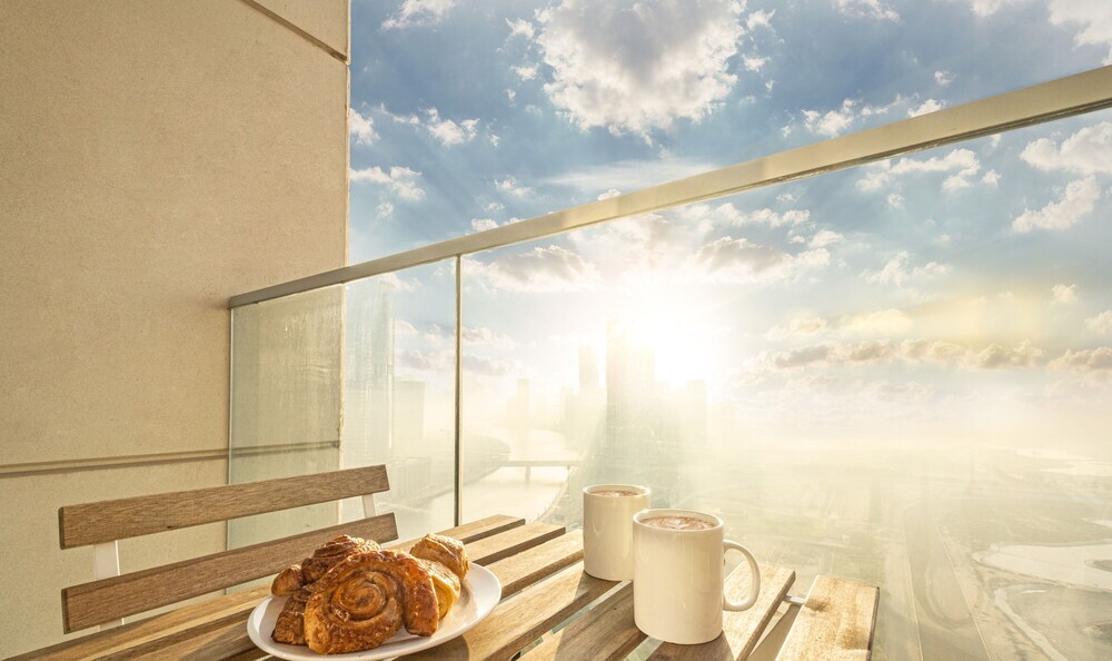 Дубай: LUX The Elegant Residence Amna Tower