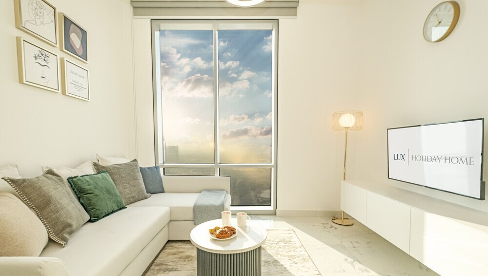 Дубай: LUX The Elegant Residence Amna Tower