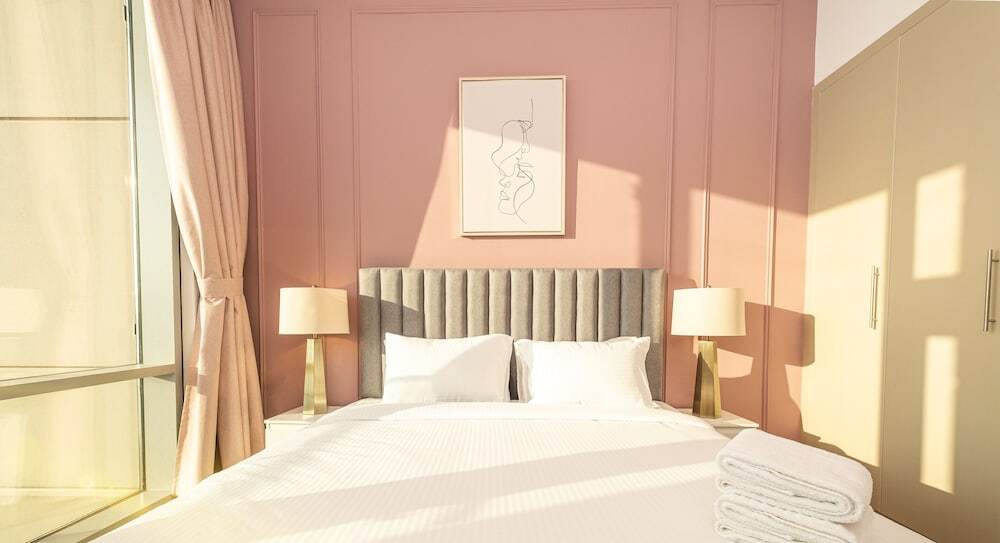 Дубай: LUX The Elegant Residence Amna Tower