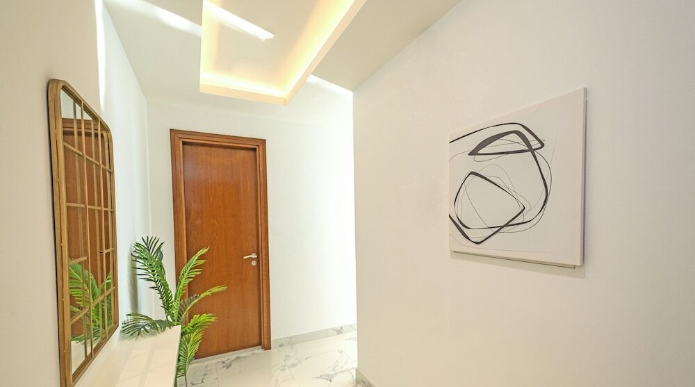 Дубай: LUX The Elegant Residence Amna Tower