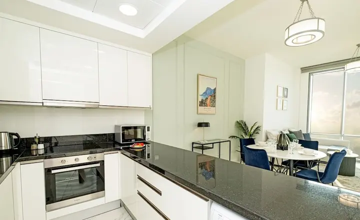 Дубай: LUX The Elegant Residence Amna Tower