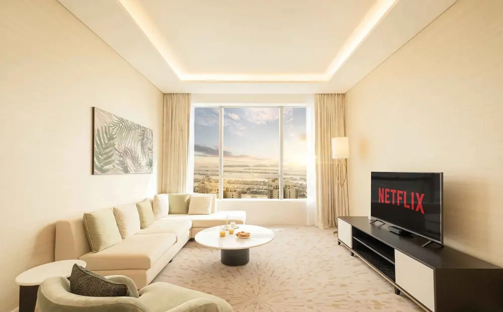 Дубай: LUX Iconic Views at The Palm Tower 7