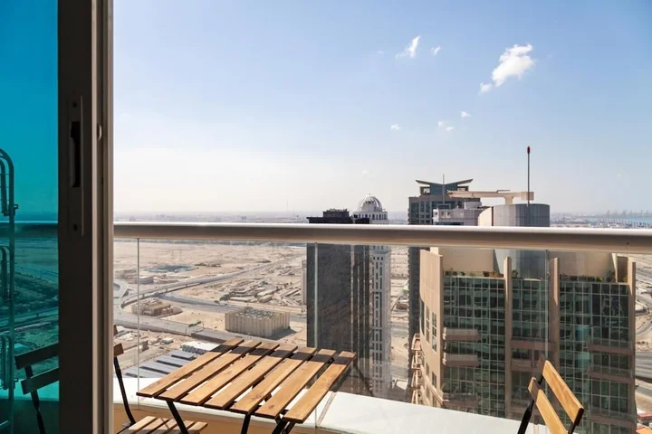 Дубай: Lovely Apt w Lake Walkways Close to JBR Beach