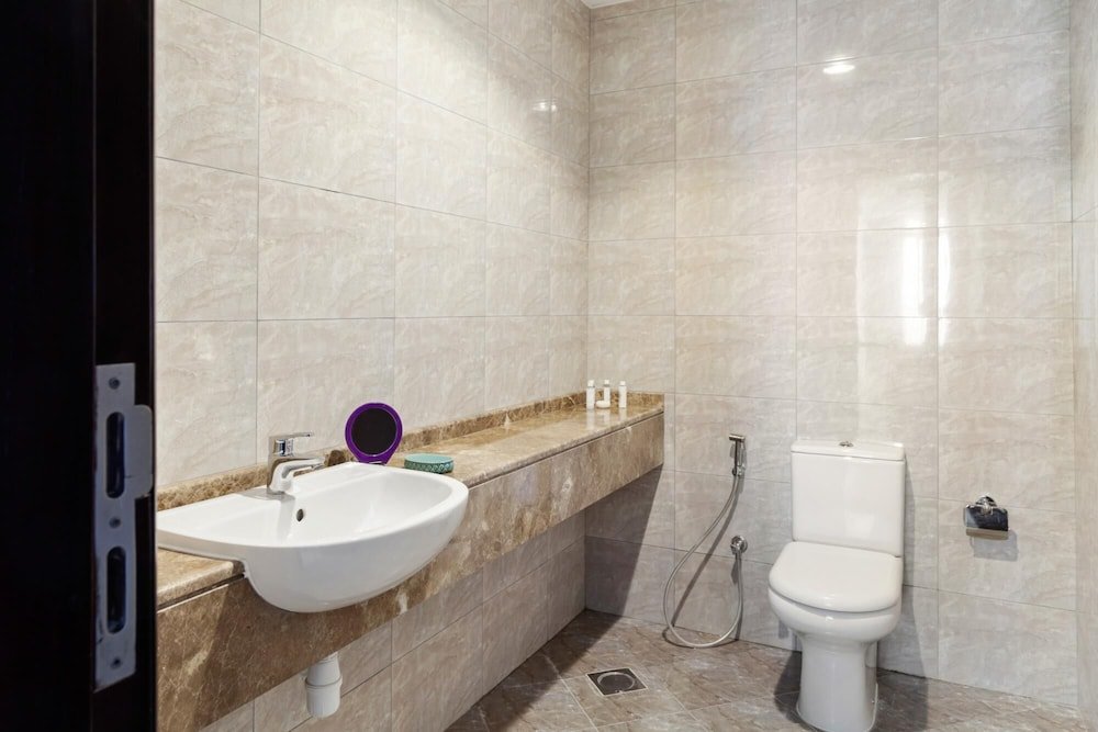 Дубай: Lovely Apt w Lake Walkways Close to JBR Beach