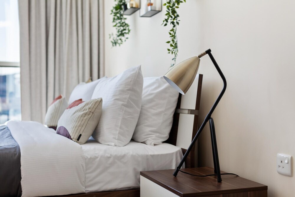 Дубай: Lovely Apt w Lake Walkways Close to JBR Beach