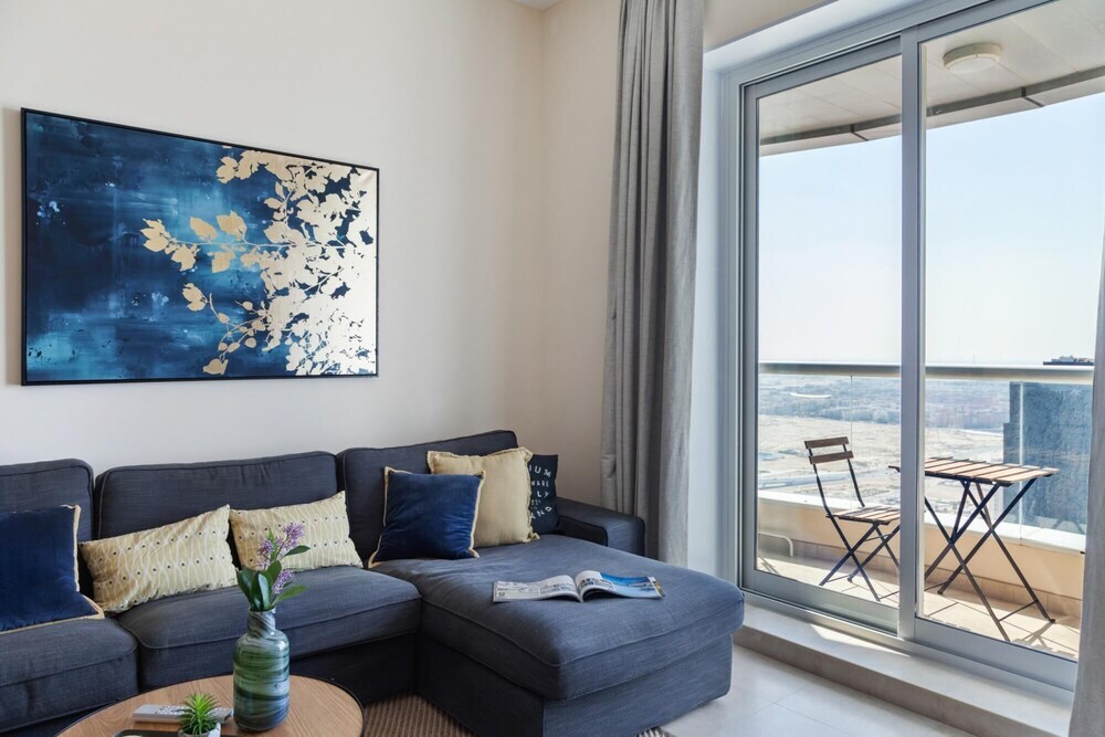 Дубай: Lovely Apt w Lake Walkways Close to JBR Beach