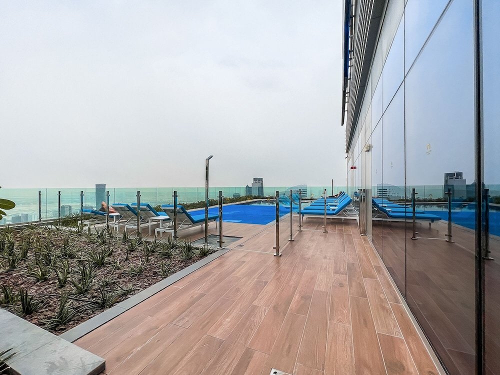 Дубай: Luton Vacation Homes - Paramount Midtown