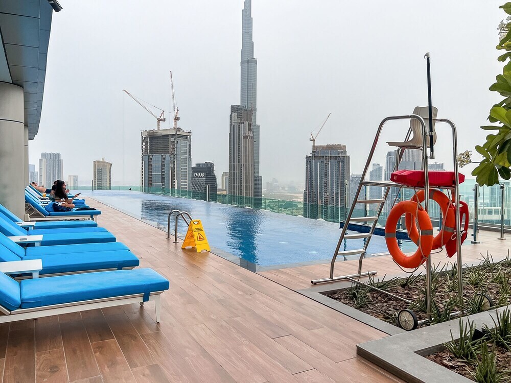Дубай: Luton Vacation Homes - Paramount Midtown