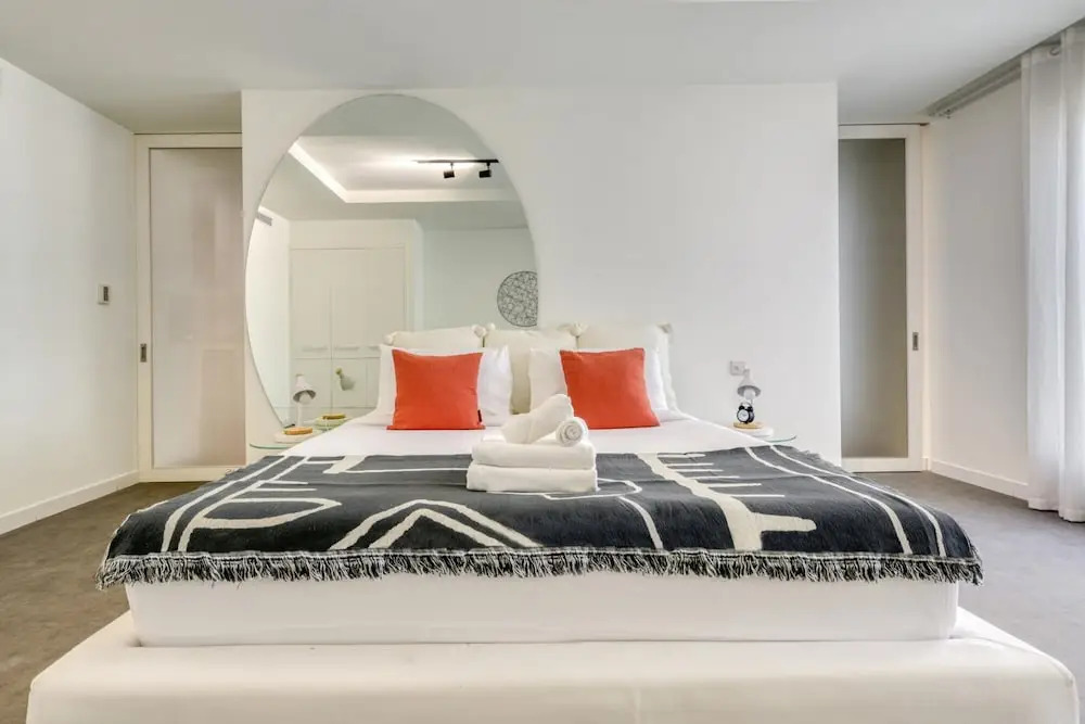 Дубай: Luxurious Apt in Impressive Difc Tower