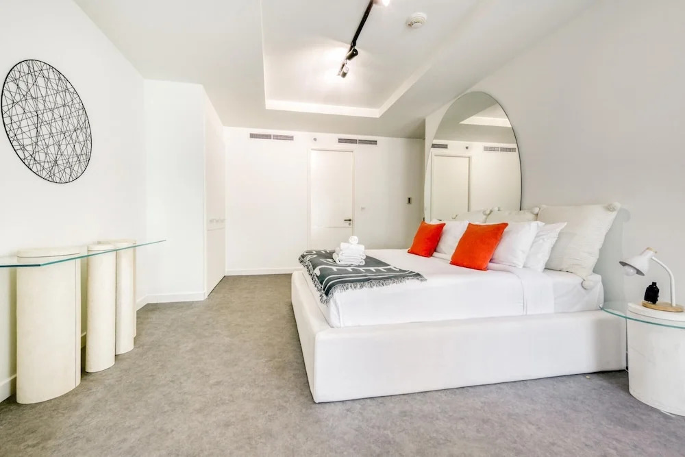 Дубай: Luxurious Apt in Impressive Difc Tower