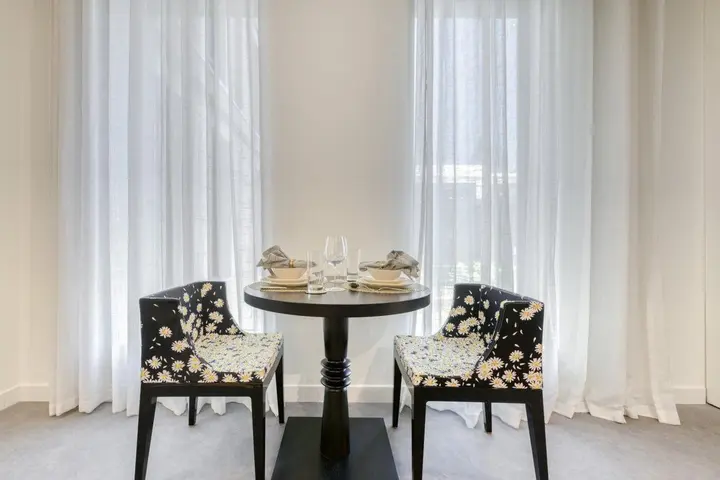 Дубай: Luxurious Apt in Impressive Difc Tower
