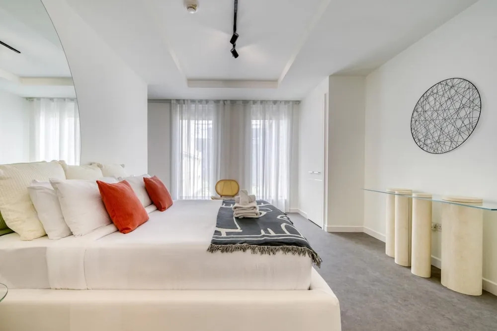 Дубай: Luxurious Apt in Impressive Difc Tower