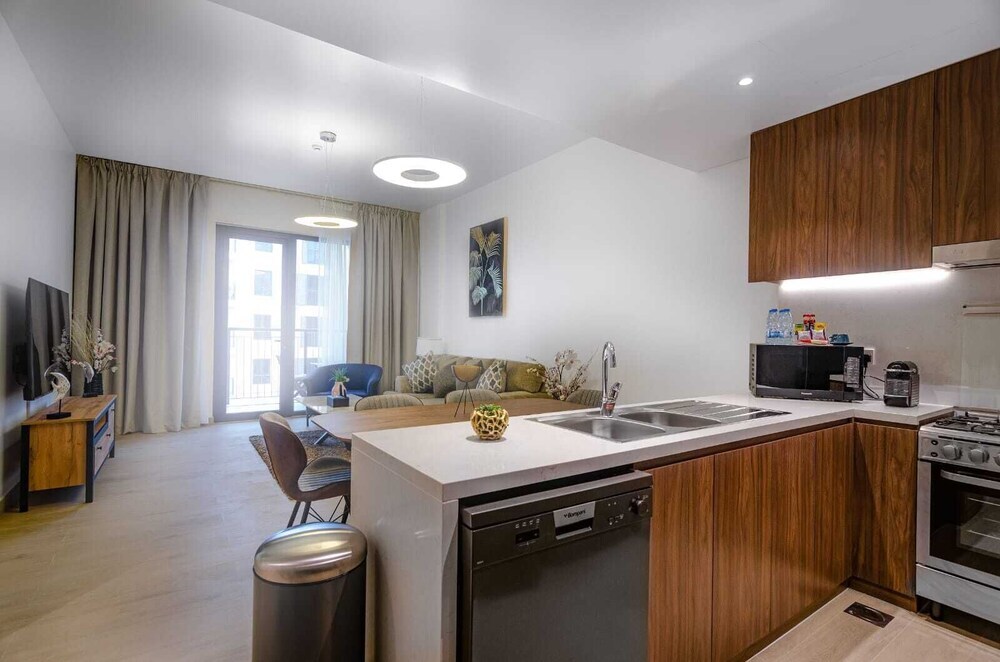 Дубай: OSKENA Vacation Homes - La Mer Jumeriah