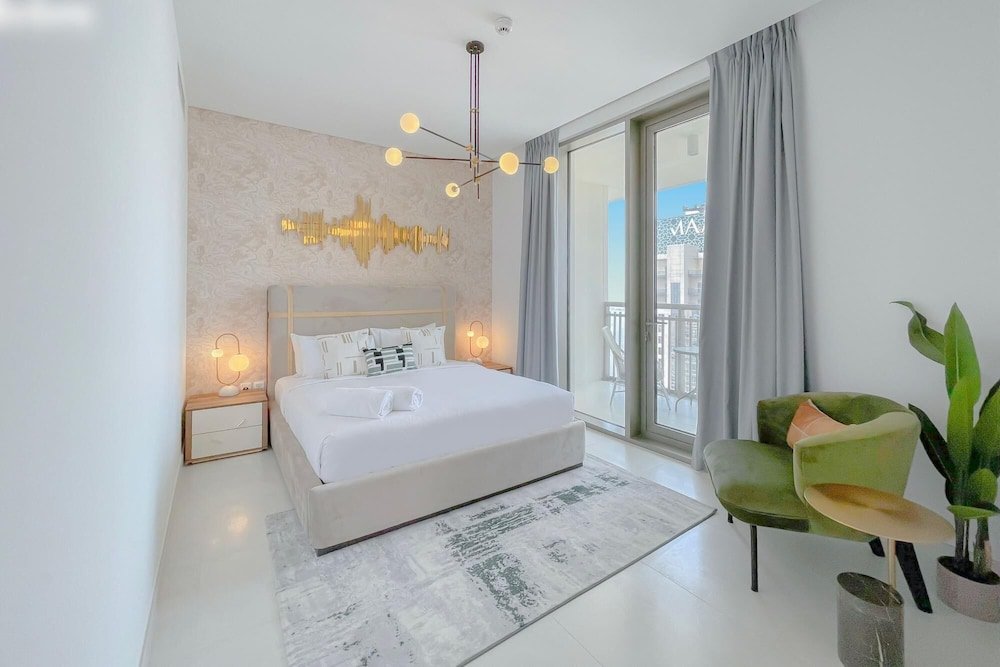 Дубай: Lavish Living Along the Dubai Creek