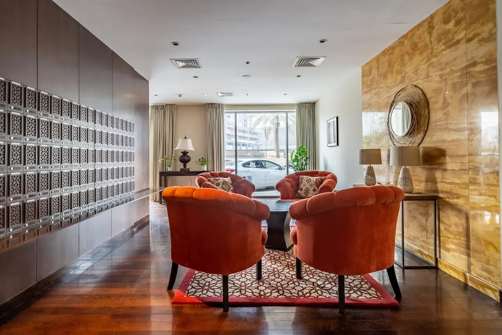 Дубай: Monty - Stylish Apartment with Partial Burj Khalifa View