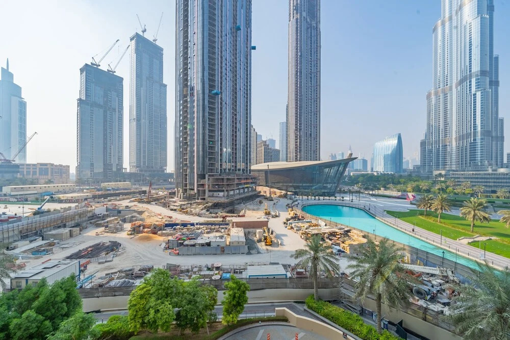 Дубай: Monty - Stylish Apartment with Partial Burj Khalifa View