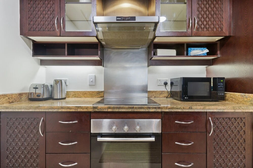 Дубай: Monty - Stylish Apartment with Partial Burj Khalifa View