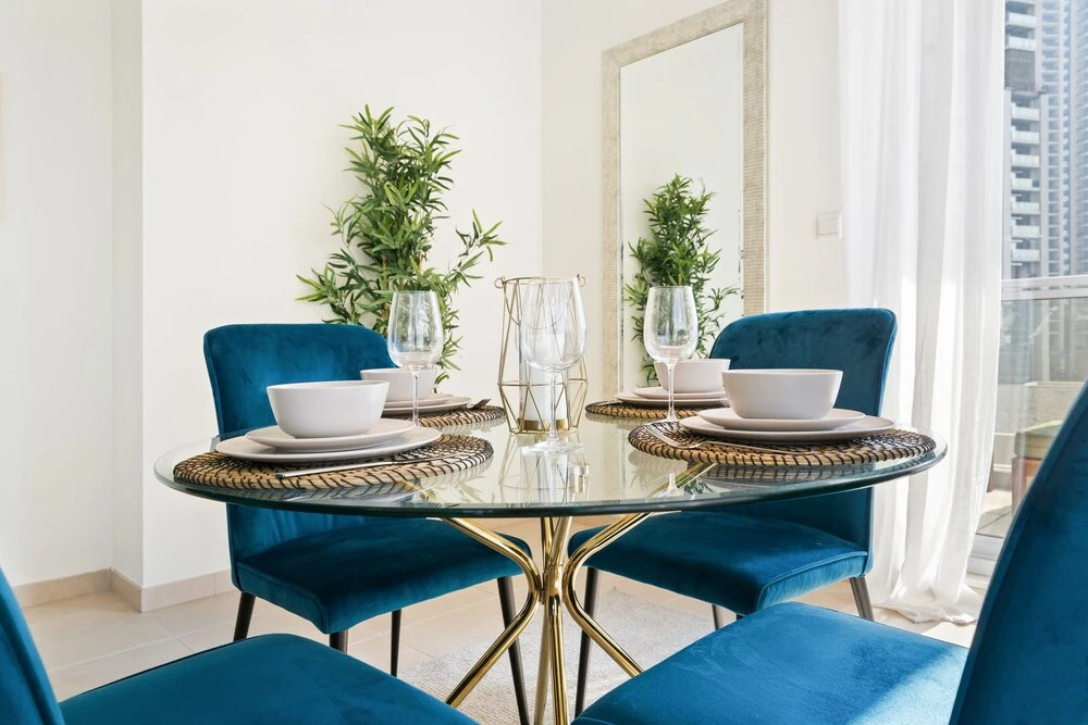 Дубай: Monty - Stylish Apartment with Partial Burj Khalifa View