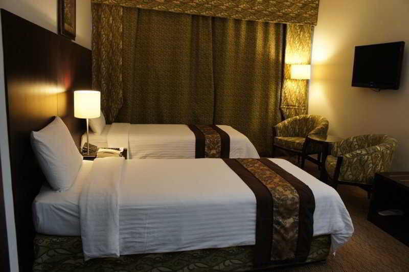 Дубай: Boonmax Hotel L.L.C