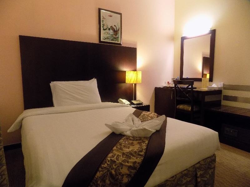 Дубай: Boonmax Hotel L.L.C