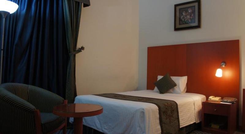 Дубай: Boonmax Hotel L.L.C