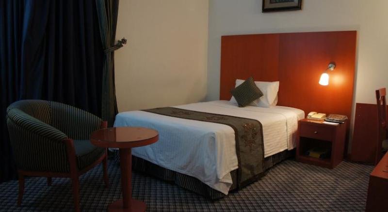 Дубай: Boonmax Hotel L.L.C