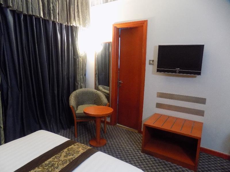 Дубай: Boonmax Hotel L.L.C
