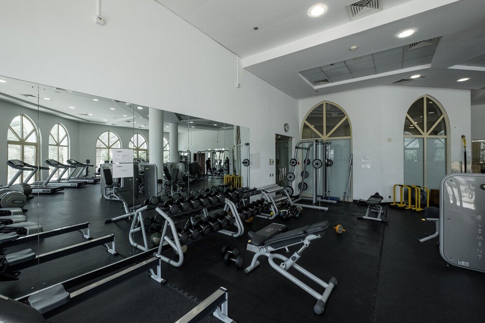Дубай: Maison Privee - Stylish Apt with Large Patio close to the Beach