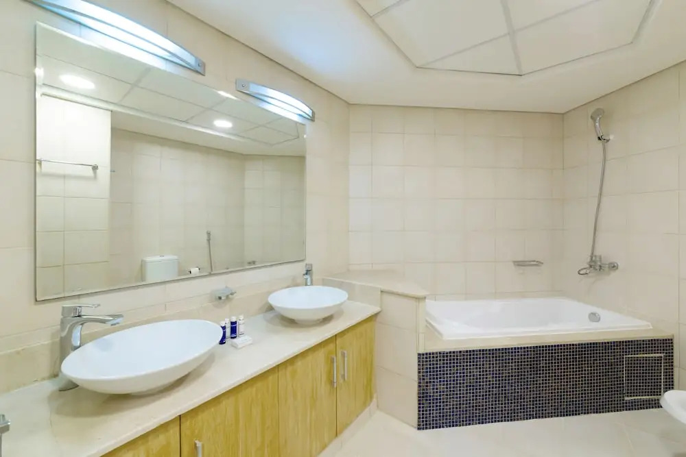 Дубай: Maison Privee - Stylish Apt with Large Patio close to the Beach
